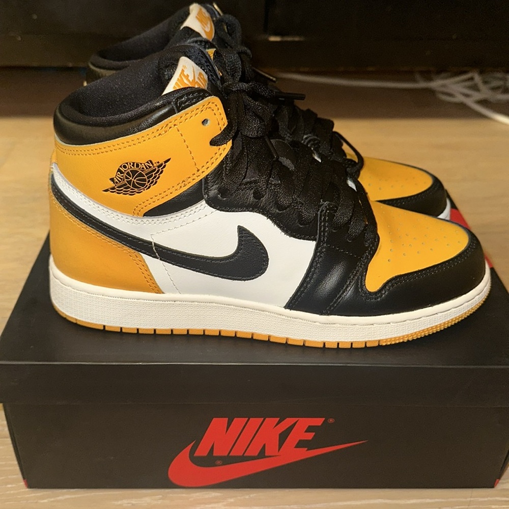 RETRO AIR JORDAN 1 -YELLOW TOE